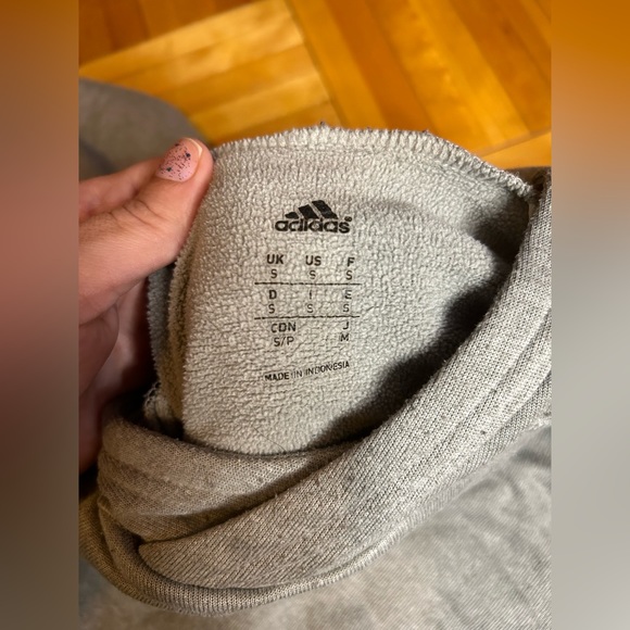 Adidas | Lightweight Response gray long sleeve Hoodie with thumb holes - Picture 7 of 10